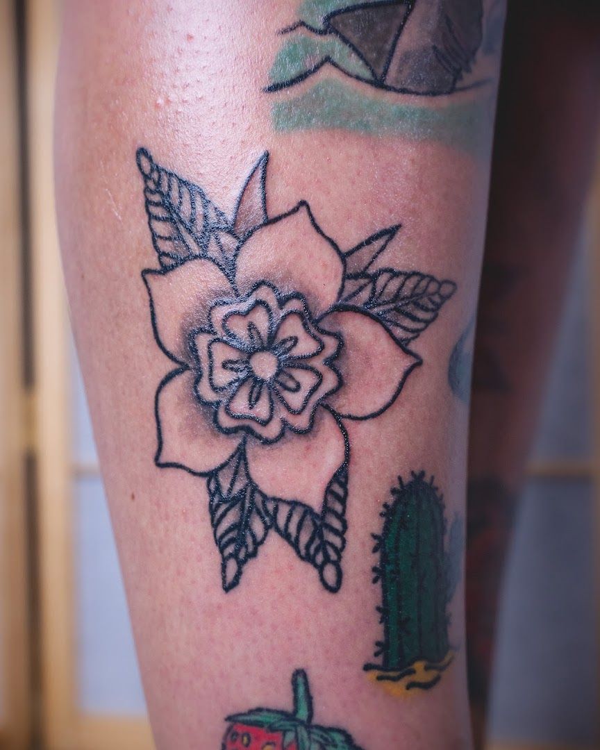 a narben tattoo of a rose on the leg, altenkirchen, germany