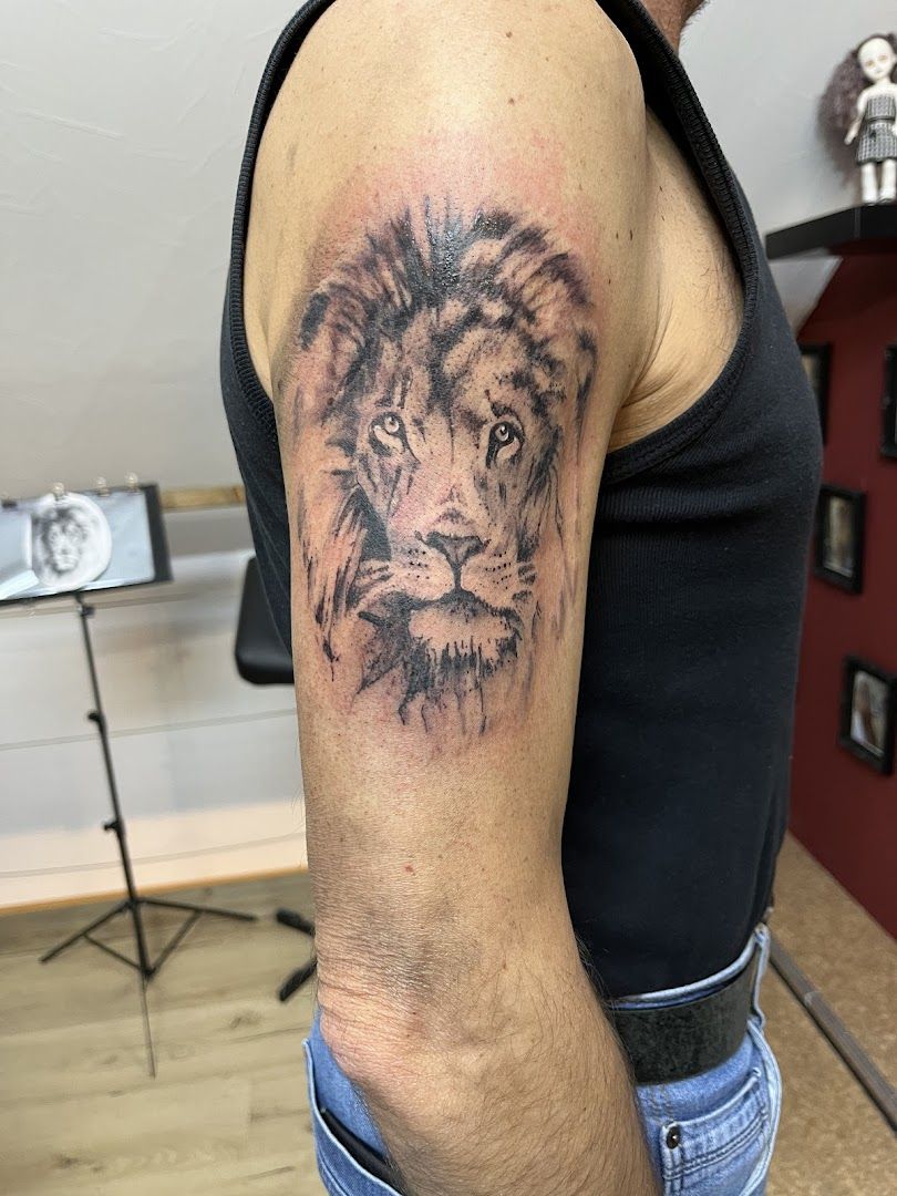 a lion narben tattoo on the arm, rems-murr, germany