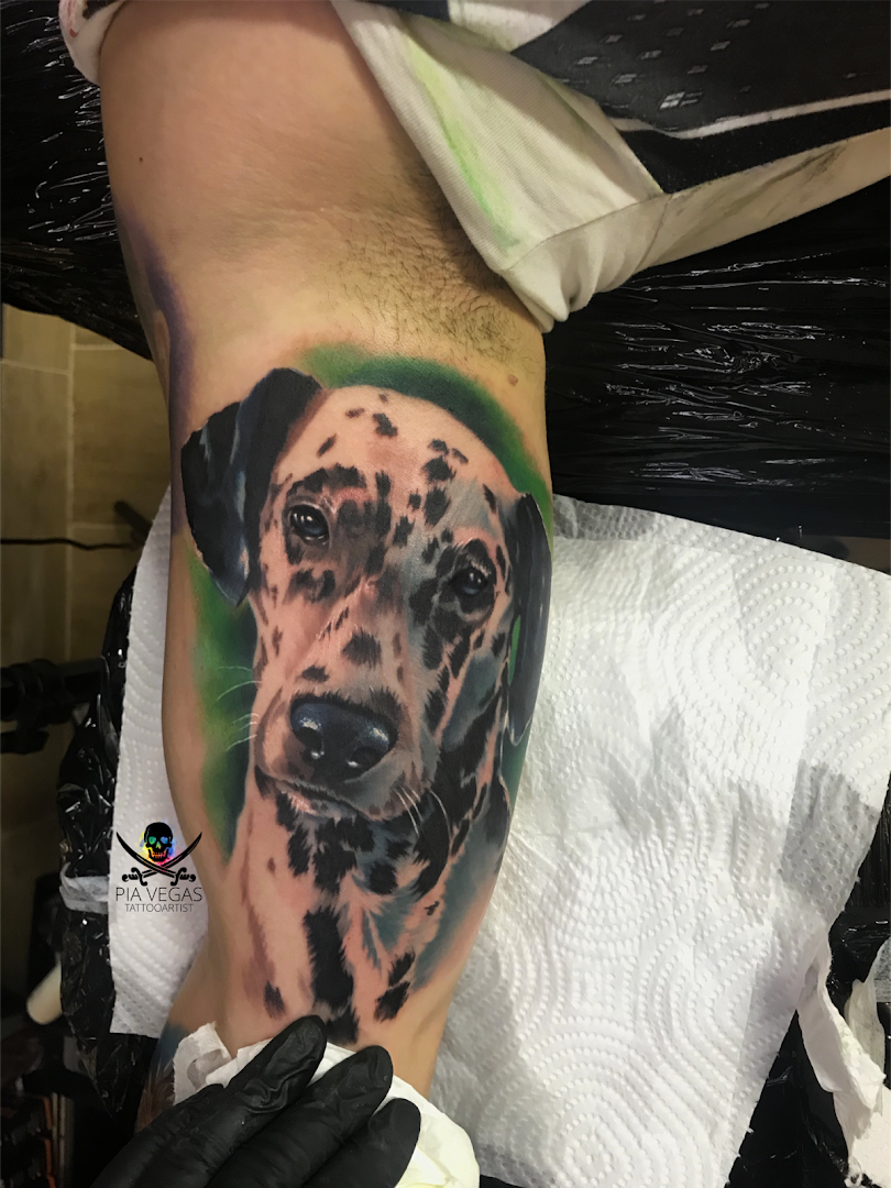 a japanische tattoos in leipzig of a dog on the leg, minden-lübbecke, germany