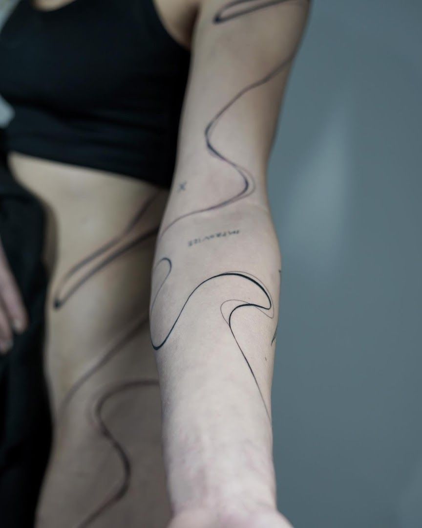 a woman with a cover-up tattoo on her arm, hamburg, germany