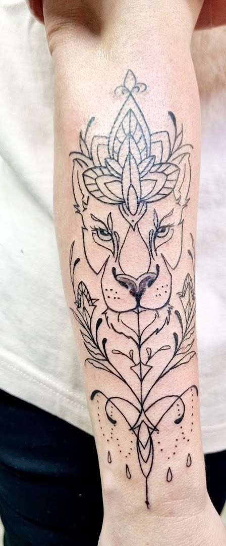 a japanische tattoos in leipzig of a fox with a lotus flower on its arm, nürnberg, germany