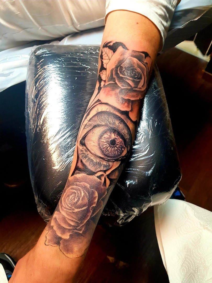 a man's arm with a rose japanische tattoos in leipzig on it, sonneberg, germany