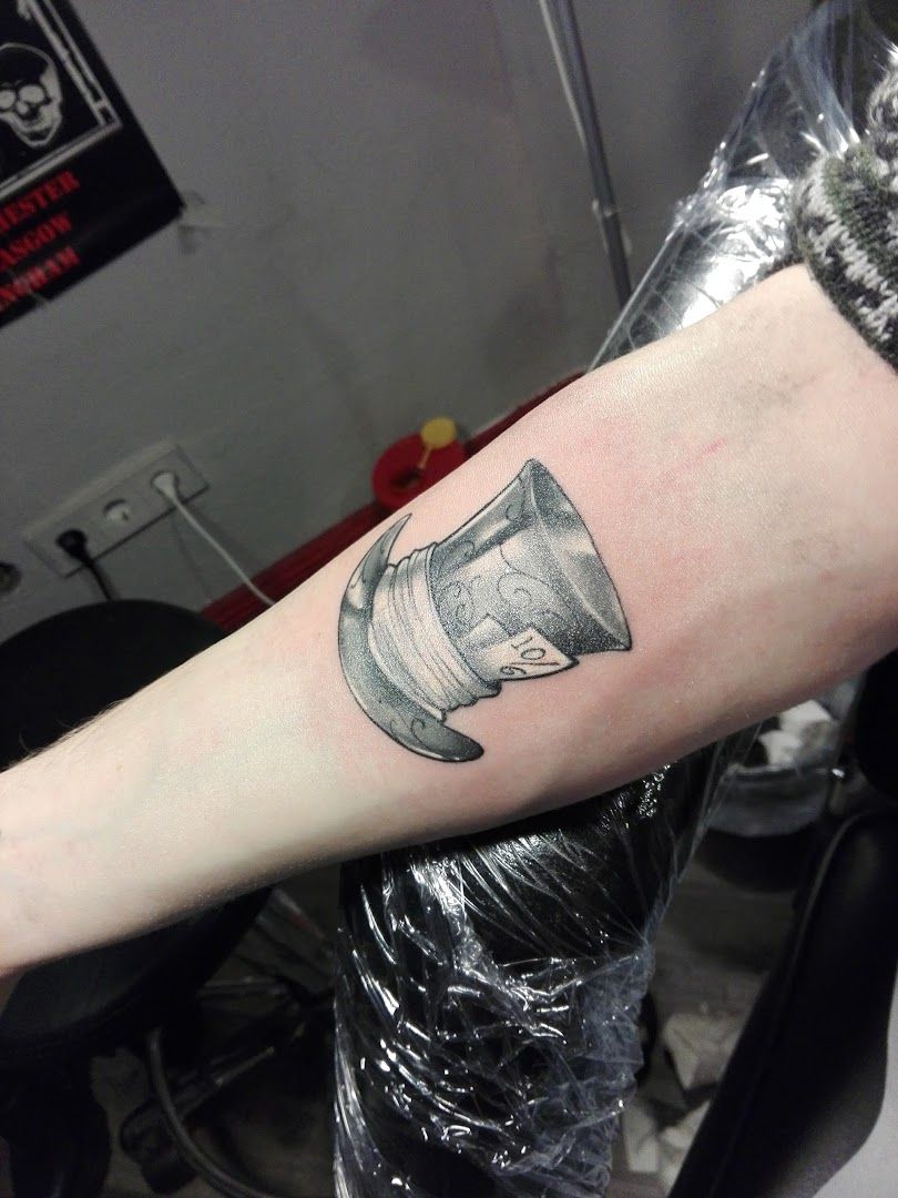 a black and white narben tattoo of a cup on the arm, berlin, germany