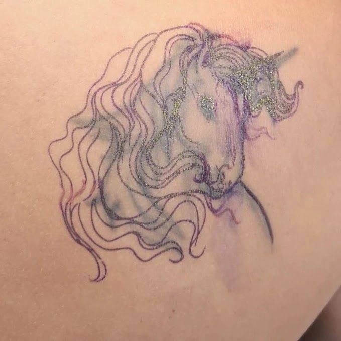 a narben tattoo of a unicorn on the back of a woman, harburg, germany