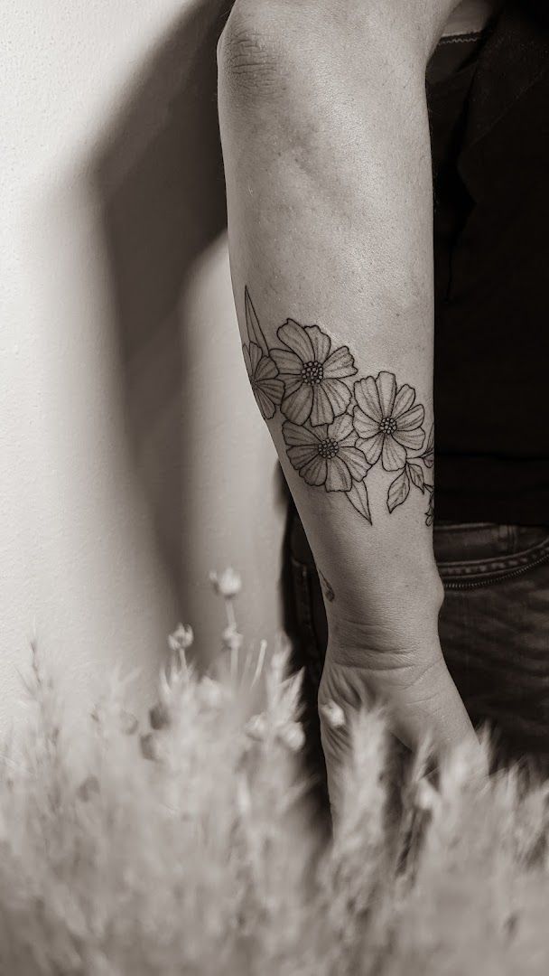 a woman with a narben tattoo on her arm, vulkaneifel, germany