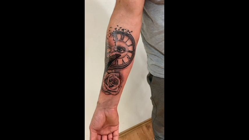 a man with a clock narben tattoo on his arm, ravensburg, germany