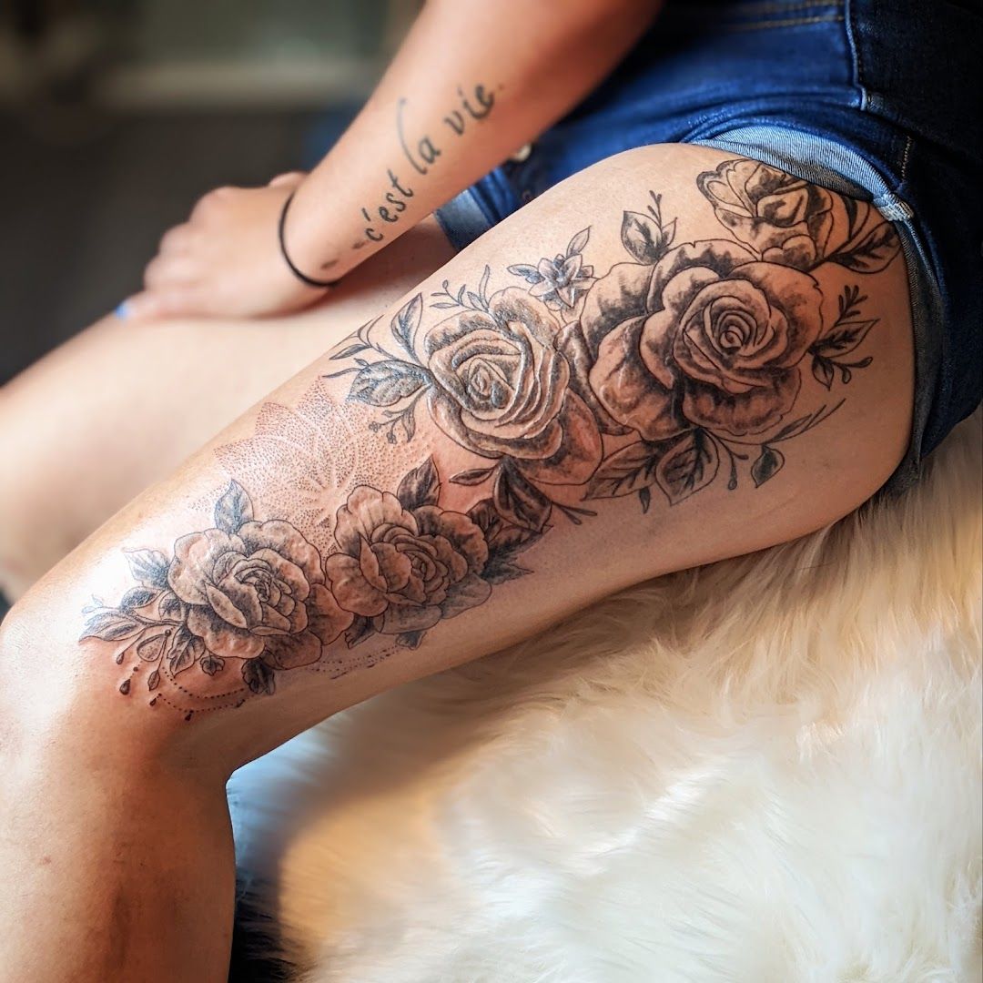 a woman with a narben tattoo on her leg, euskirchen, germany