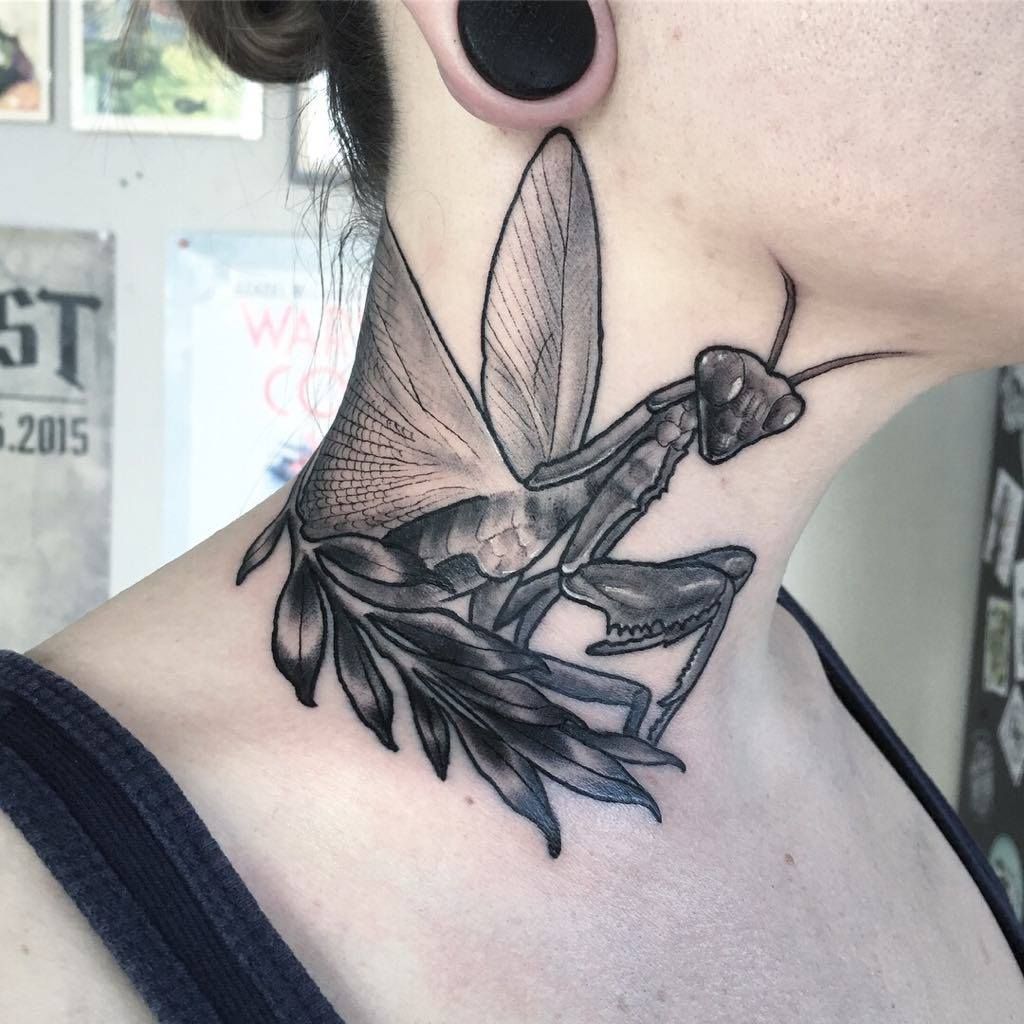 a black and white narben tattoo design of a humming, essen, germany