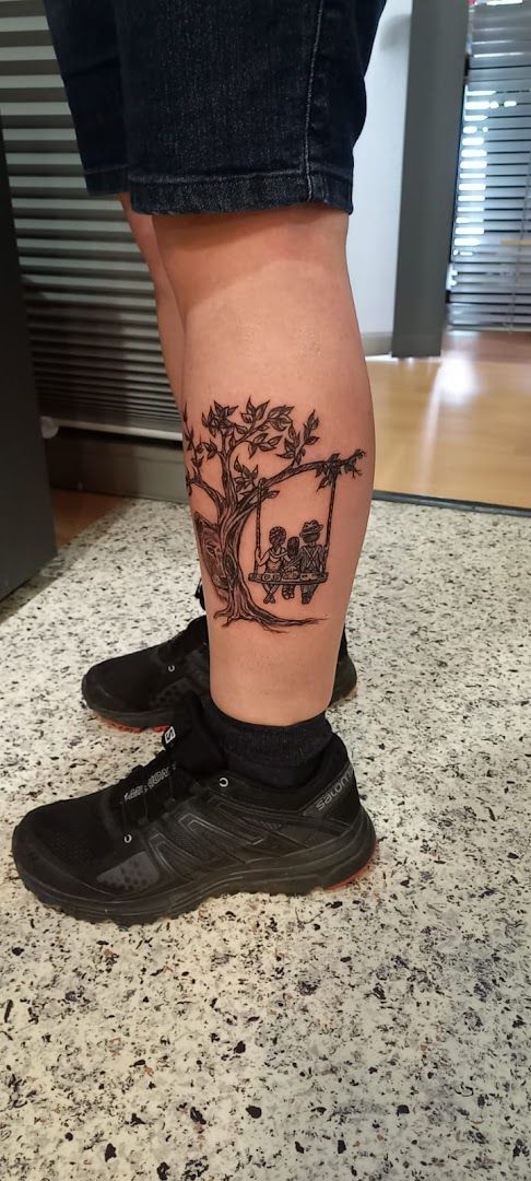 a narben tattoo on the leg of a woman, saarlouis, germany