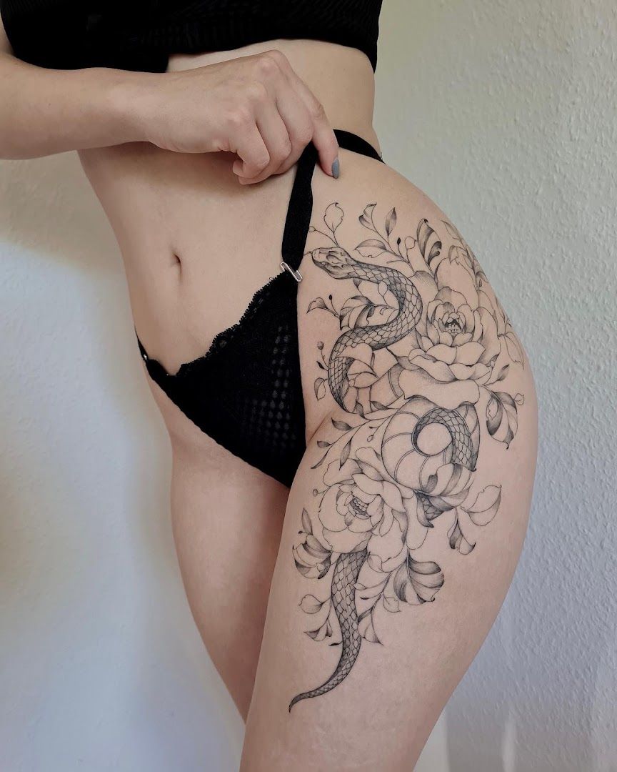 a woman's thigh with a narben tattoo design on it, frankfurt, germany