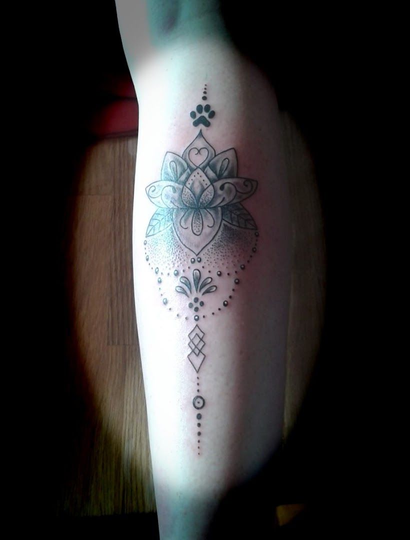 a narben tattoo design on the leg, berlin, germany