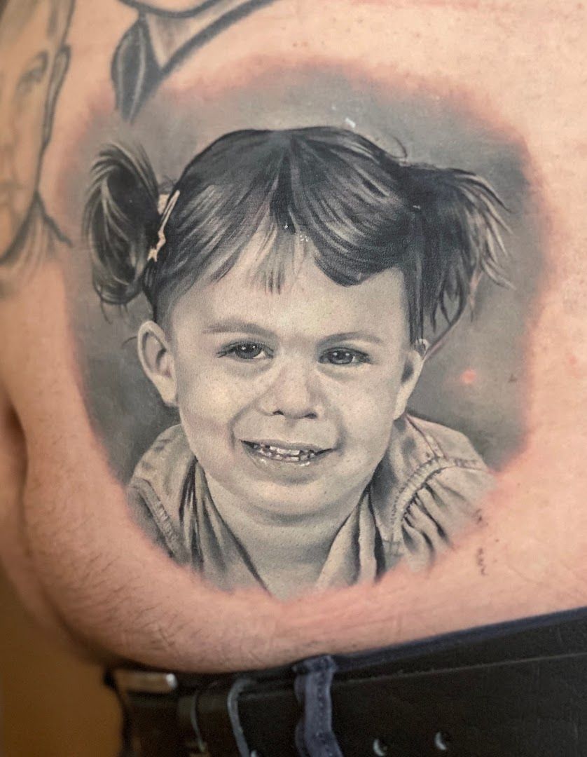 a japanische tattoos in leipzig of a child with a smile on his face, schwerin, germany