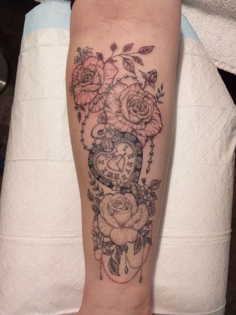 a narben tattoo with a skull and roses on the arm, rastatt, germany