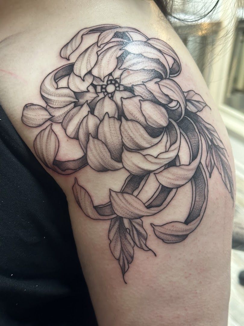 a black and white narben tattoo design of a flower, duisburg, germany