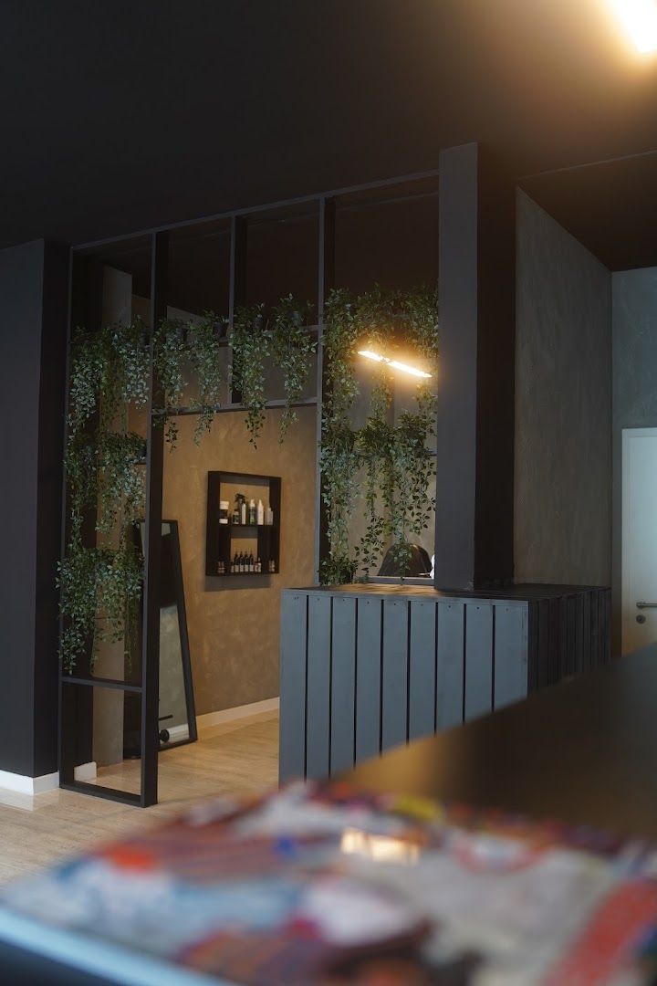 a room with a table and a plant on the wall