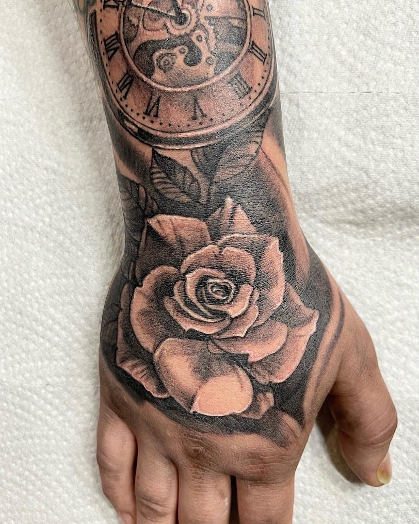 a rose and a clock narben tattoo on the hand, bonn, germany