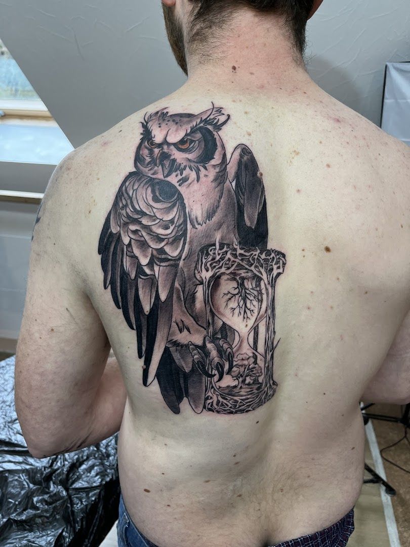 a man with a narben tattoo on his back, rems-murr, germany