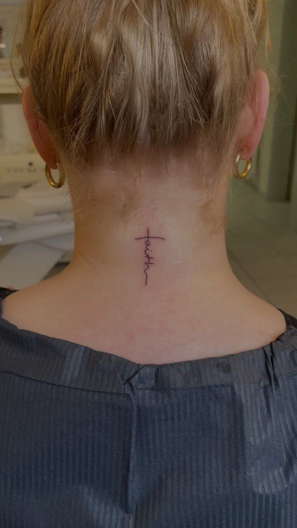 a woman with a small cross narben tattoo on her neck, lippe, germany