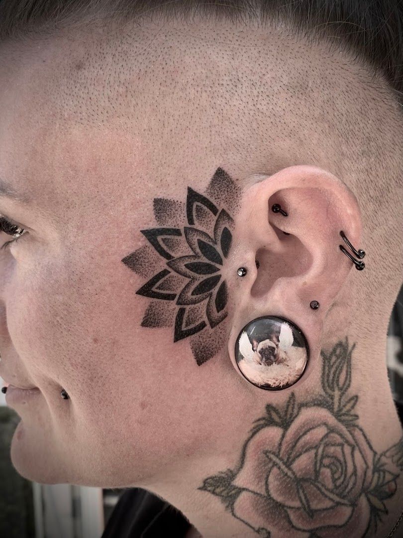 a man with a narben tattoo on his neck, cuxhaven, germany