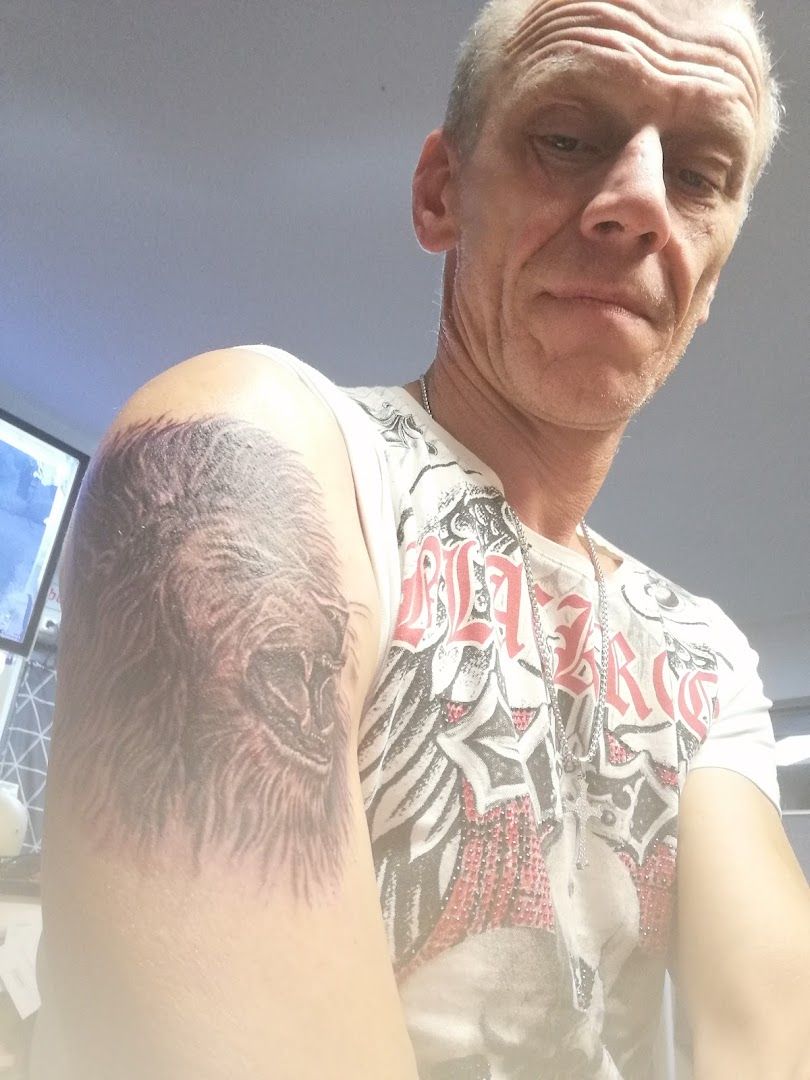 a man with a narben tattoo on his arm, vulkaneifel, germany