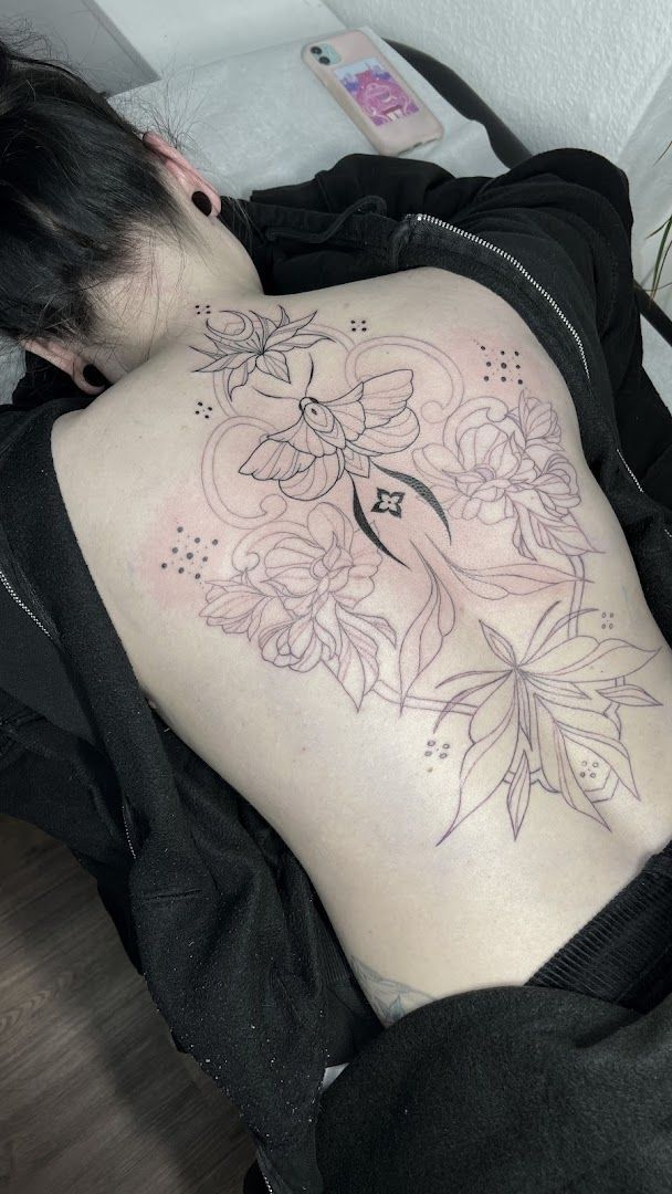 a woman with a cover-up tattoo on her back, hamburg, germany