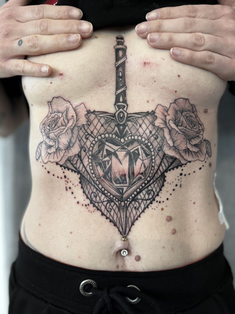 a woman with a japanische tattoos in leipzig on her stomach, hamelin-pyrmont, germany