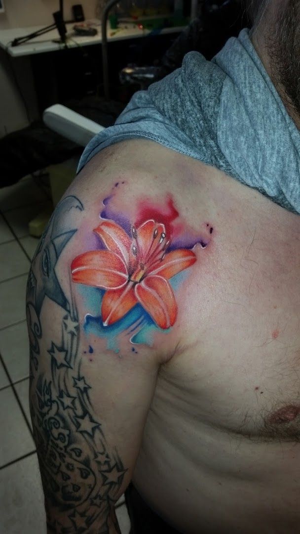 a man with a narben tattoo on his shoulder, main-kinzig-kreis, germany