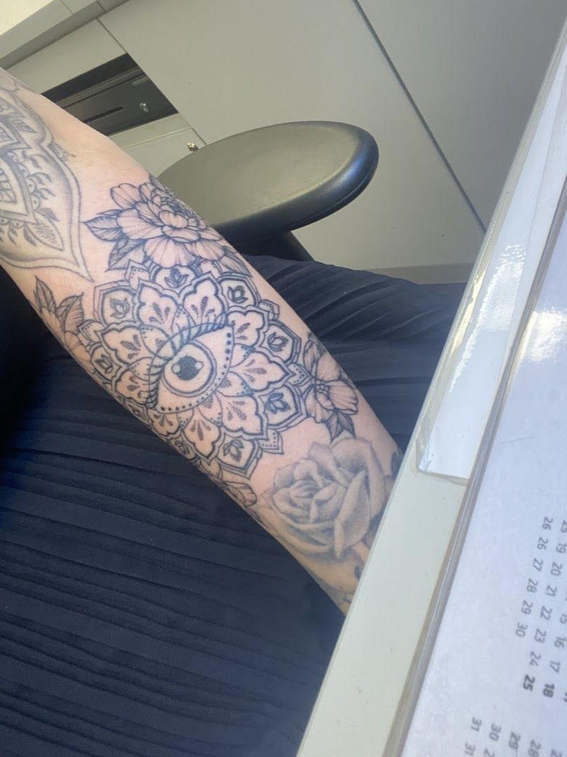 a man with a japanische tattoos in leipzig on his arm, main-kinzig-kreis, germany