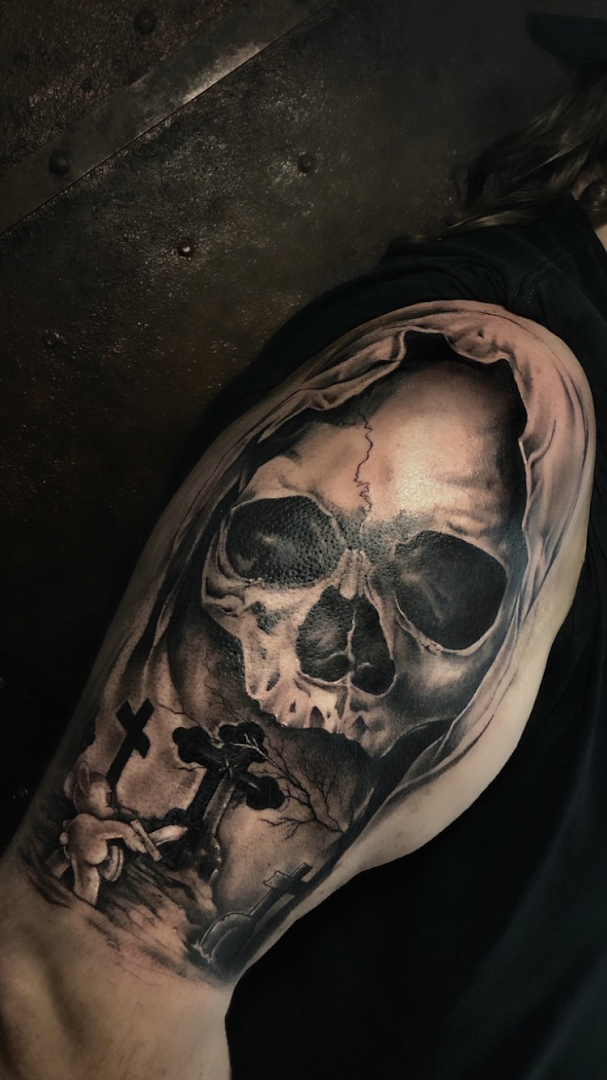 a man with a skull narben tattoo on his arm, biberach, germany