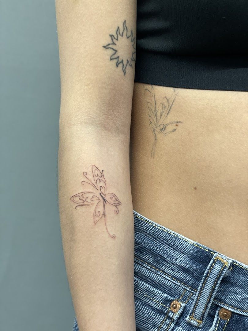 a woman with a narben tattoo on her arm, saarlouis, germany