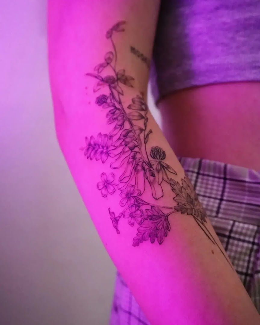 a woman's arm with a narben tattoo of flowers, essen, germany