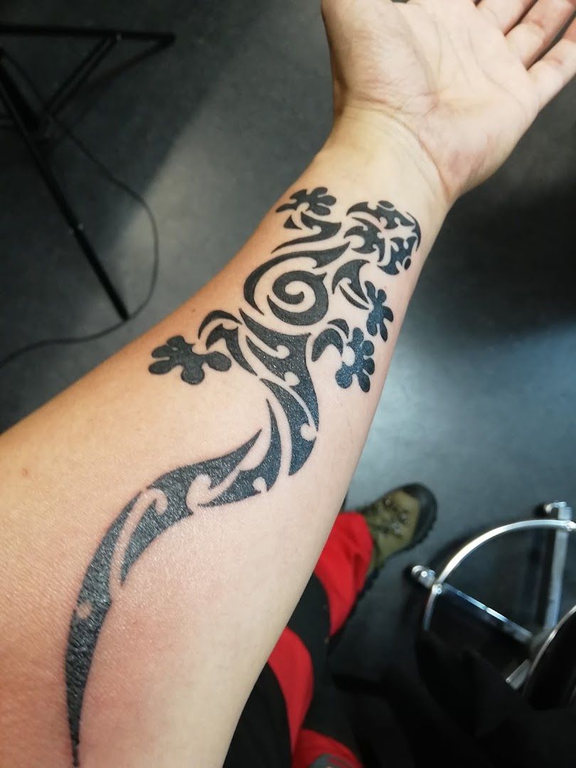 a narben tattoo design on the wrist, dresden, germany