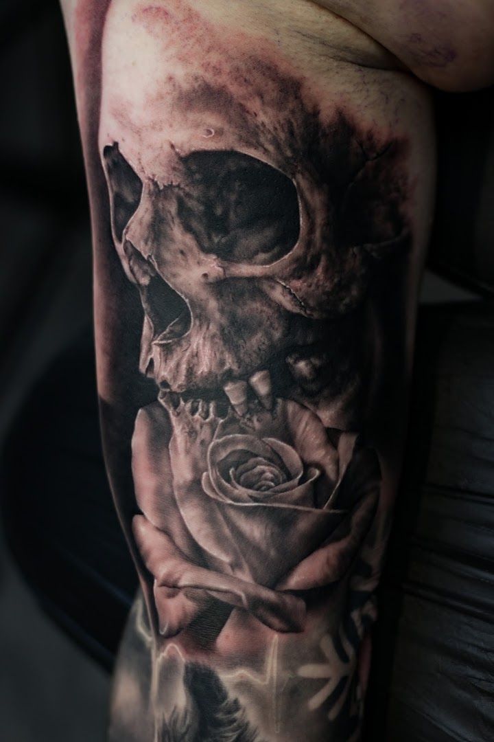 a skull and rose japanische tattoos in leipzig on the arm, bodenseekreis, germany