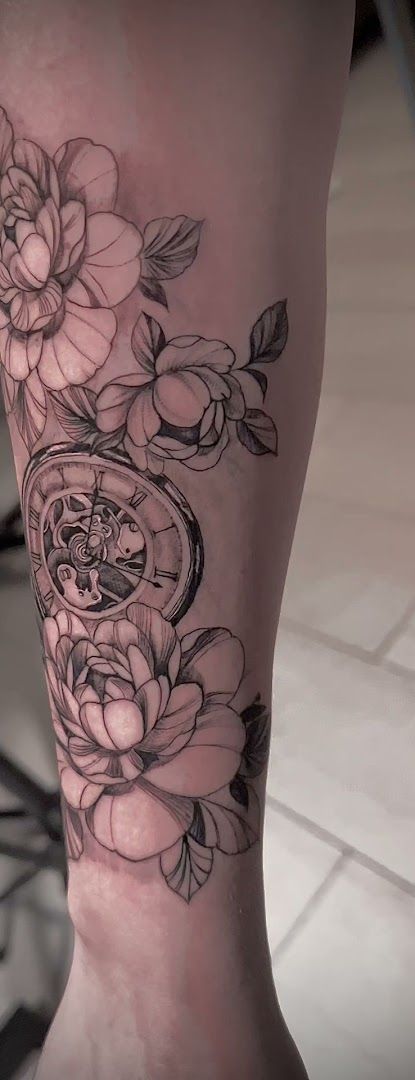 a narben tattoo design of flowers and a clock, paderborn, germany