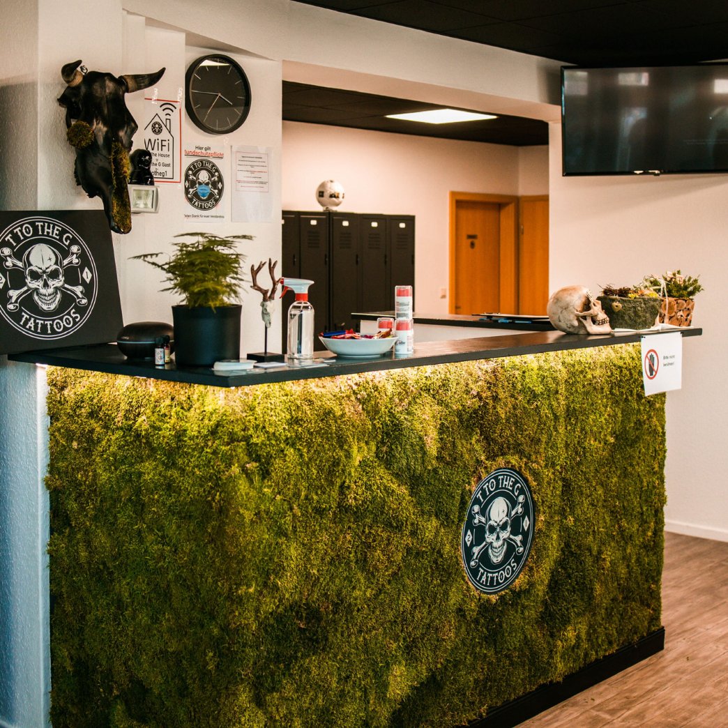 a moss covered counter in a restaurant
