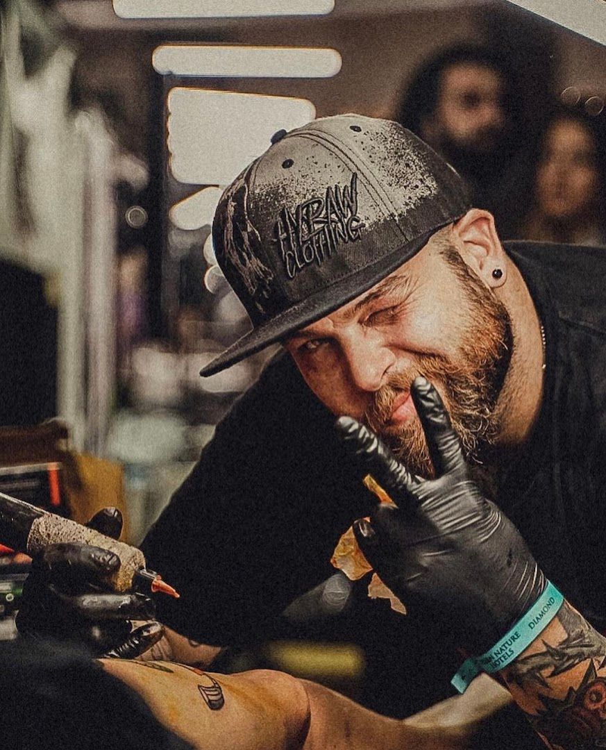 a man getting his narben tattoo done, berlin, germany