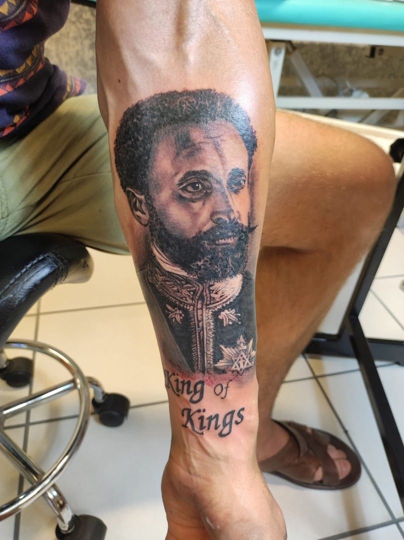 a cover-up tattoo of a man with a beard and a crown on his leg, schaumburg, germany