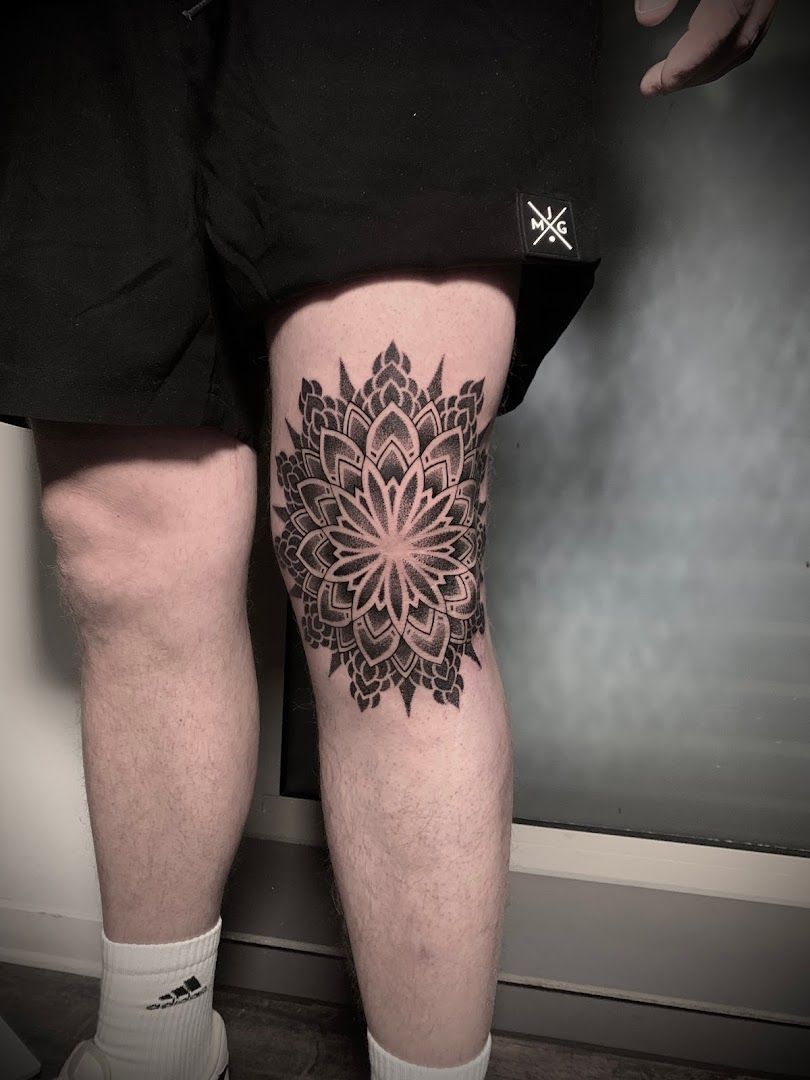 a man with a cover-up tattoo on his leg, wetteraukreis, germany