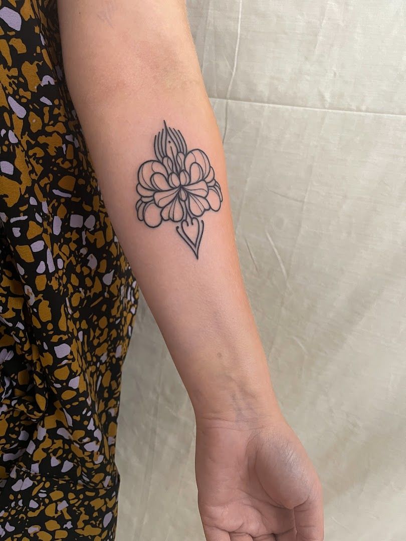 a woman's arm with a narben tattoo of a flower, coesfeld, germany