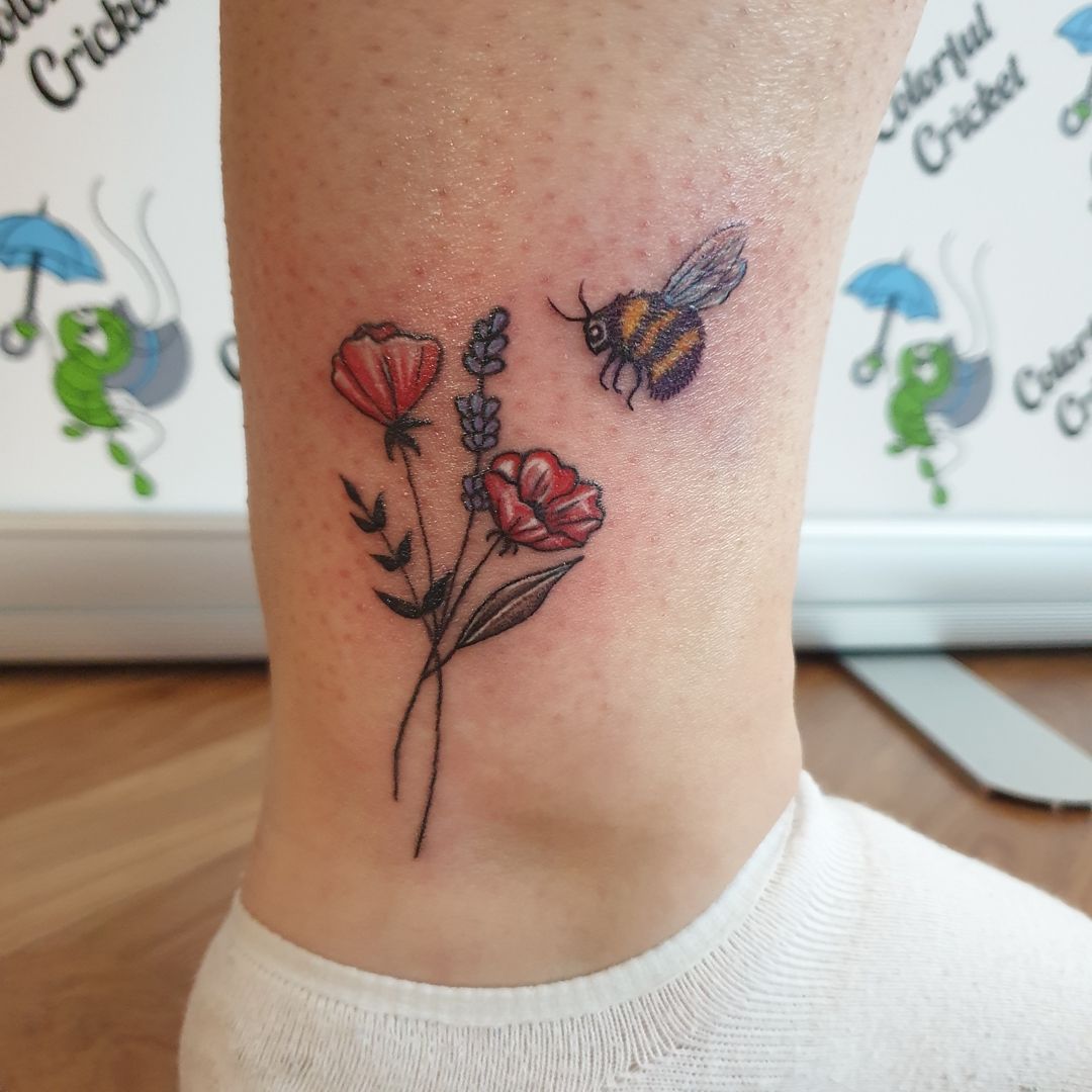 a small narben tattoo of a bee and flowers, rhön-grabfeld, germany