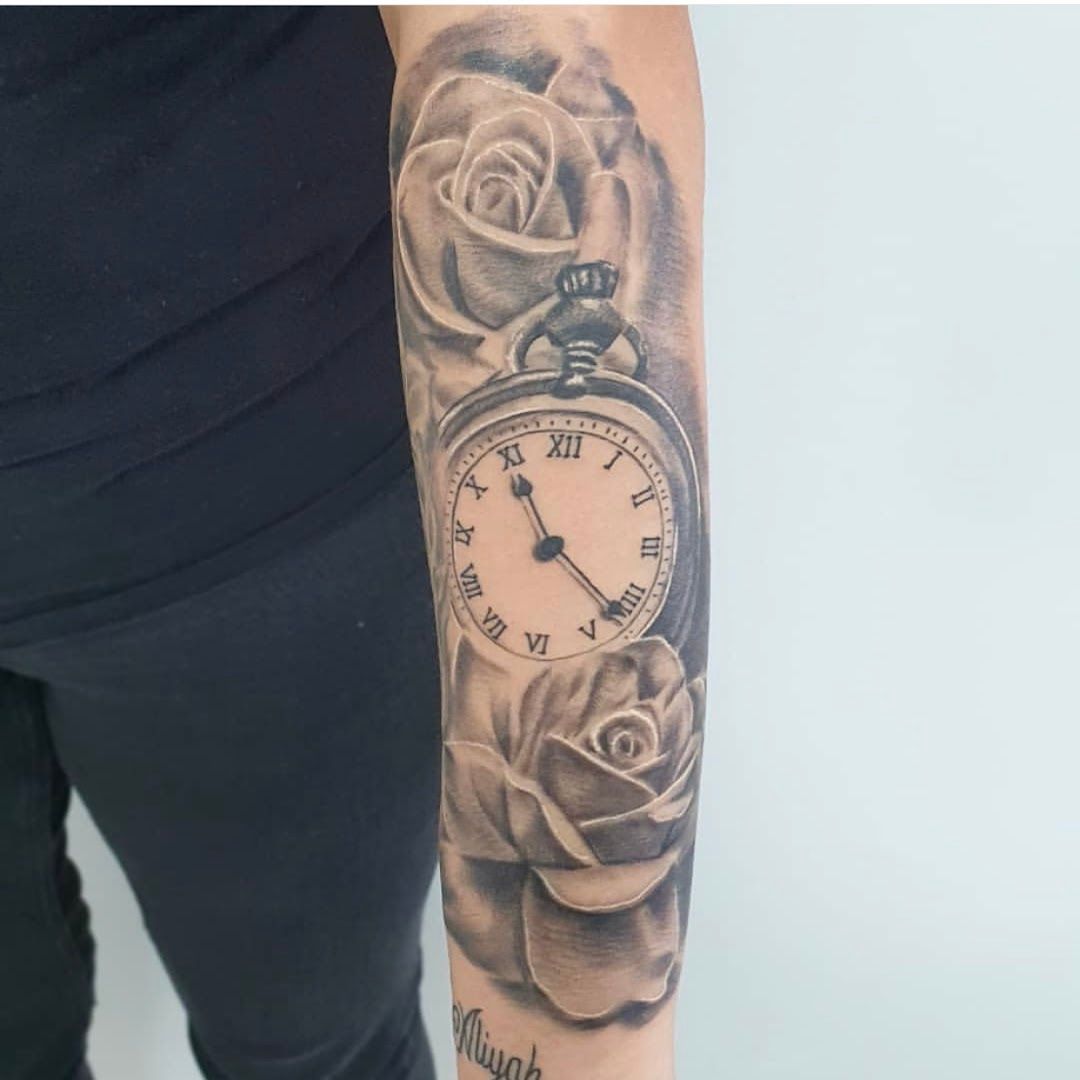 a man with a clock and roses japanische tattoos in leipzig on his arm, göppingen, germany