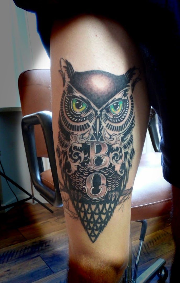 an owl narben tattoo on the leg, berlin, germany