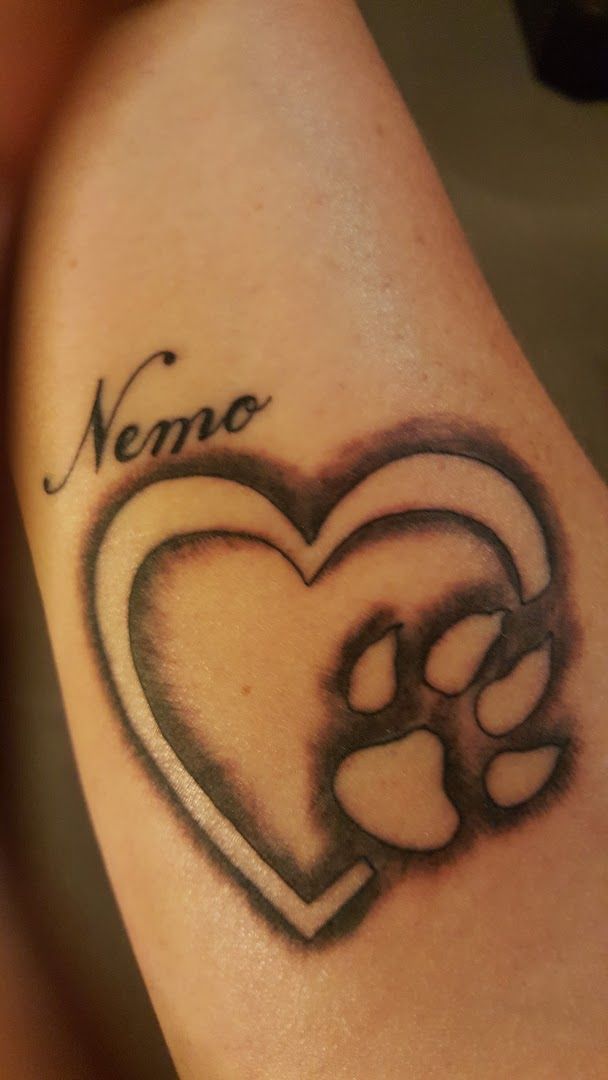 a narben tattoo with a heart and the word love, kreisfreie stadt bottrop, germany