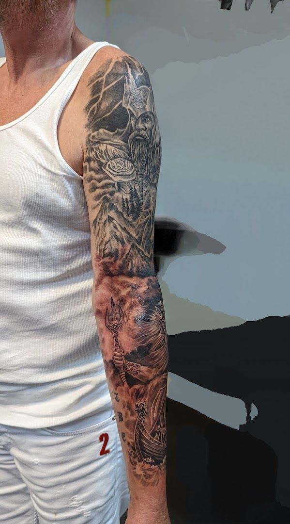 a man with a japanische tattoos in leipzig on his arm, essen, germany