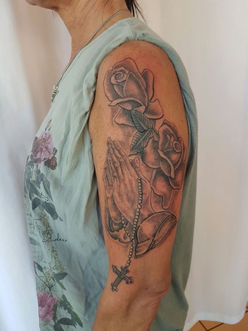 a woman with a narben tattoo on her arm, dortmund, germany