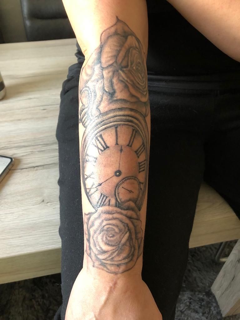a man with a japanische tattoos in leipzig on his arm, neumarkt, germany