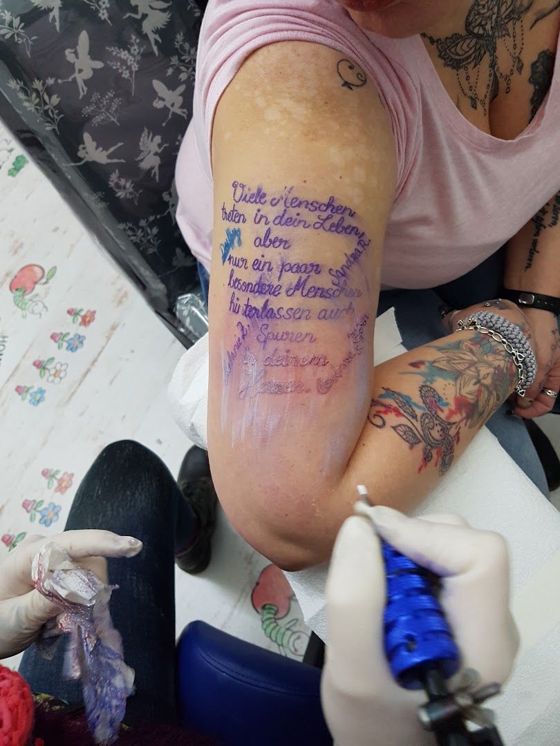 a woman with a narben tattoo on her arm, northeim, germany