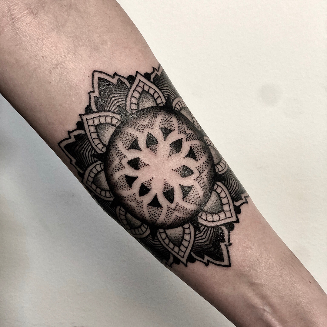 a black and white narben tattoo design on the forearm, hohenlohe, germany