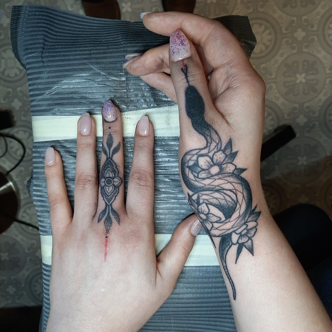 a woman's hands with a narben tattoo on her left hand, stuttgart, germany