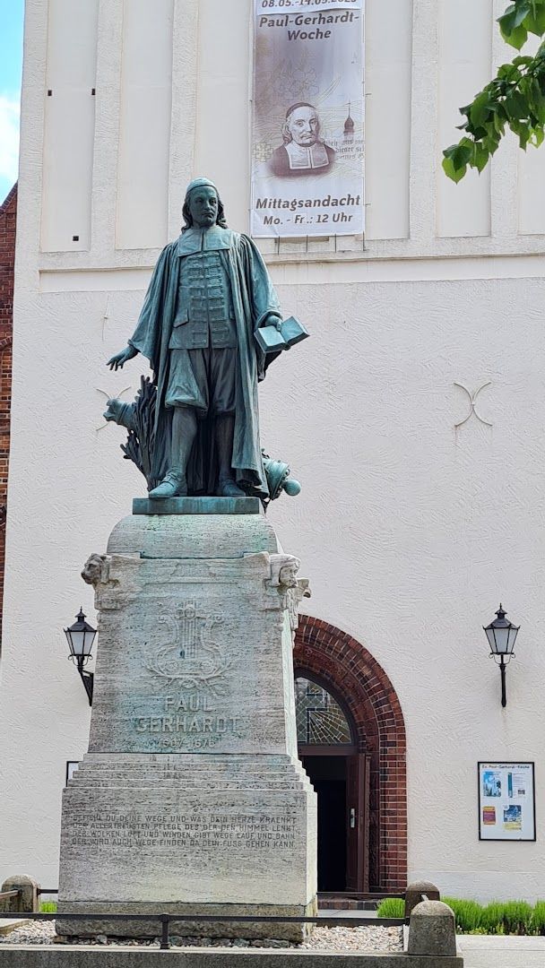 a statue of a man in front of a building